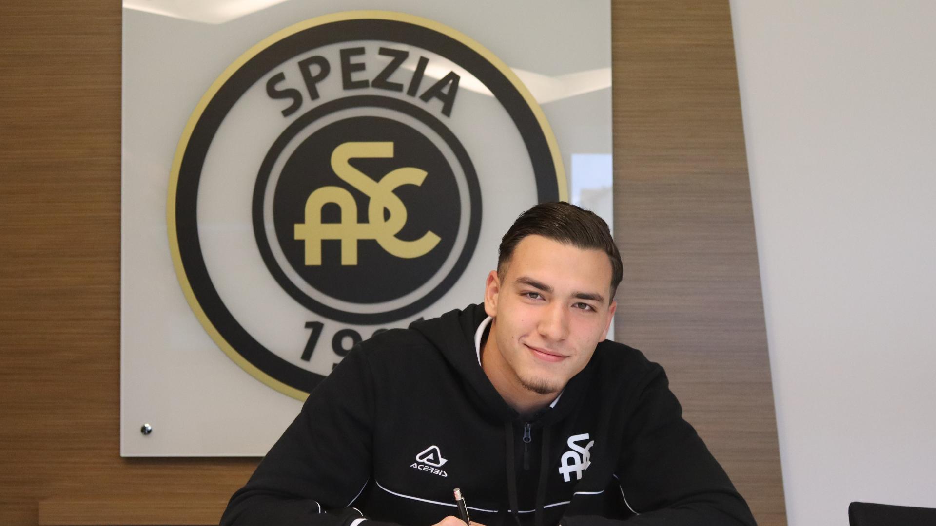 Official | First professional contract for Francesco Plaia
