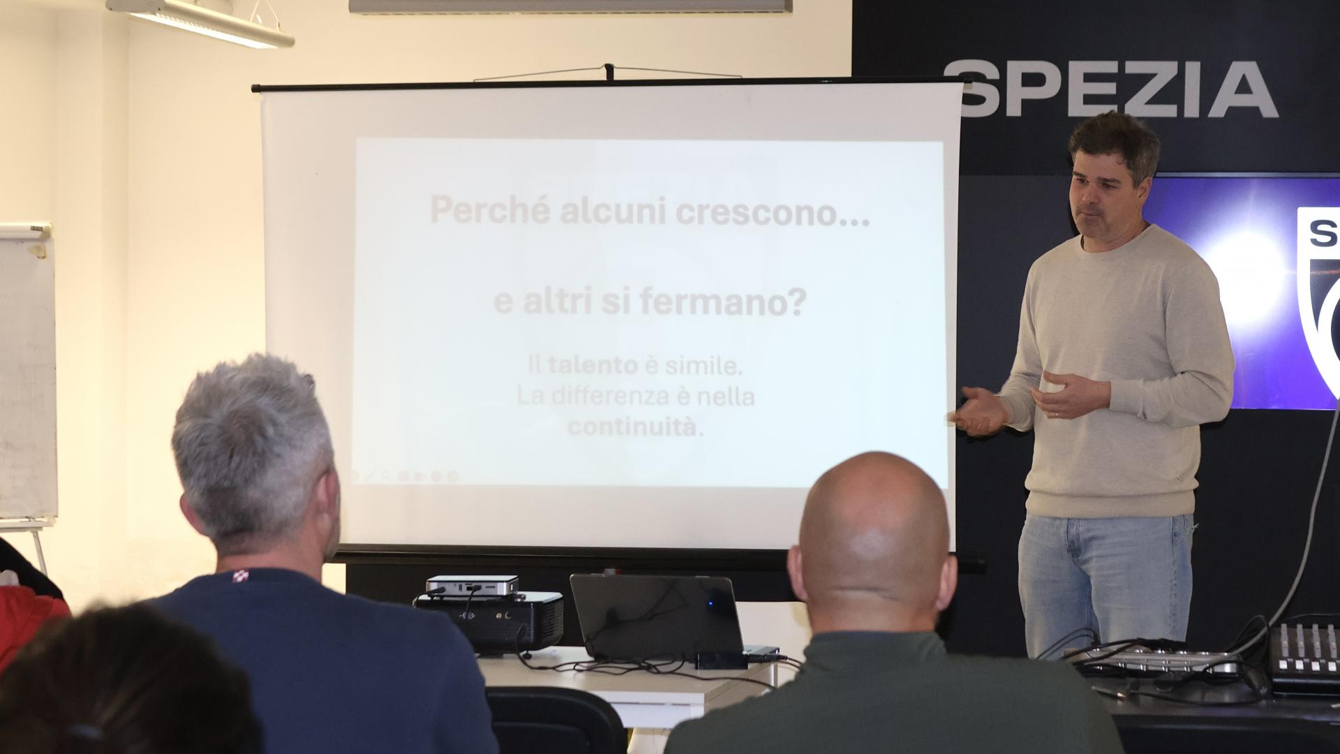 Crescere da atleti: concluso il terzo incontro di formazione al Ferdeghini