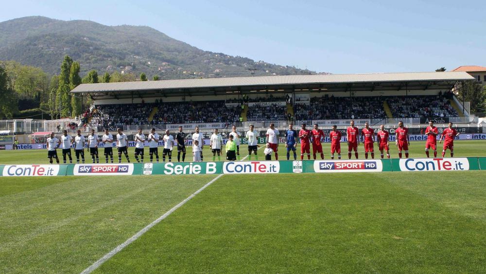 [+] Squadre a centrocampo