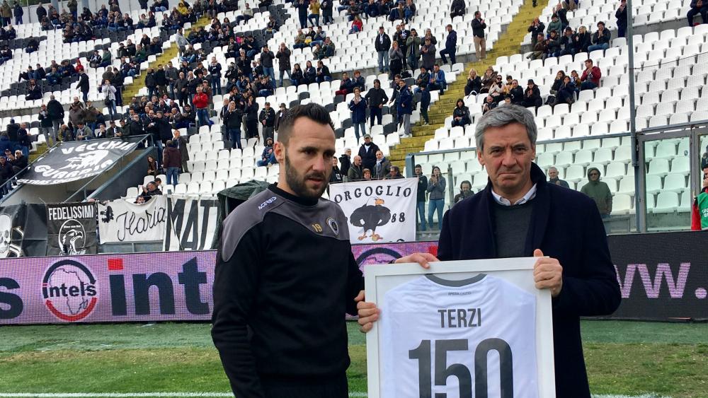 150 presenze in maglia bianca: premiato Claudio Terzi