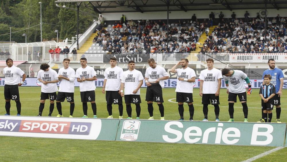 [+] Squadre a centrocampo