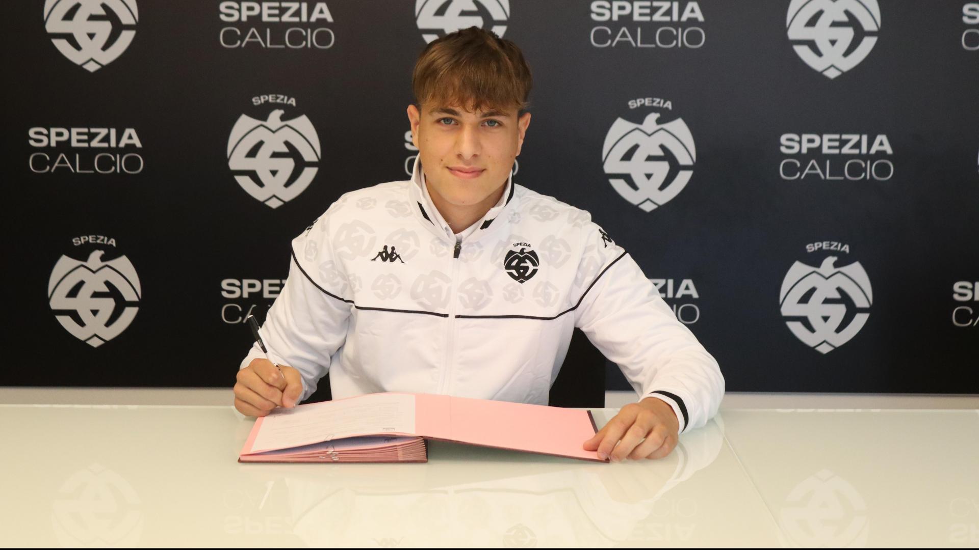 Ufficiale | Primo contratto da professionista per Alessio Insignito