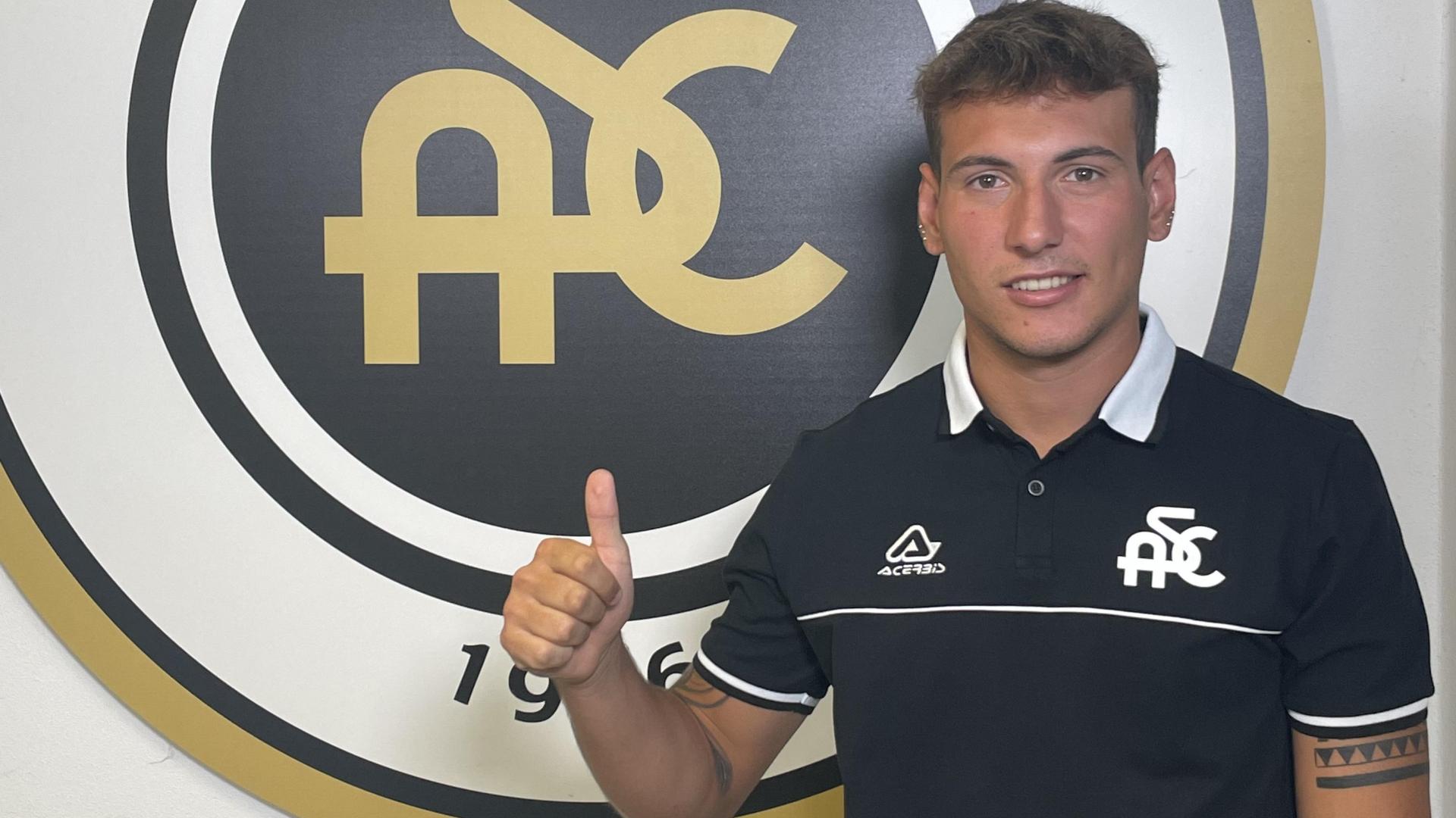 First professional contract for Leonardo Gabelli