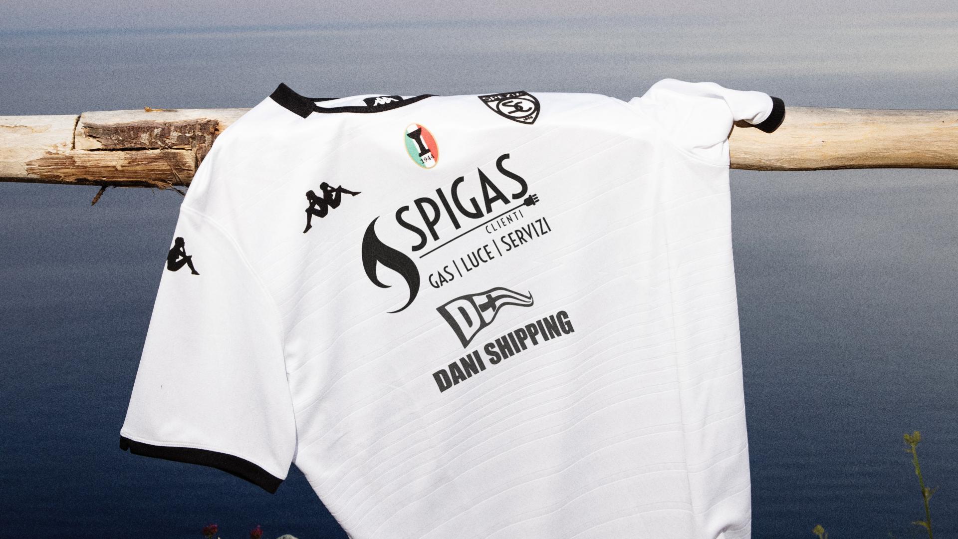 Bellezza silenziosa: Spezia Calcio e Kappa® presentano la Maglia Home 2025/2026