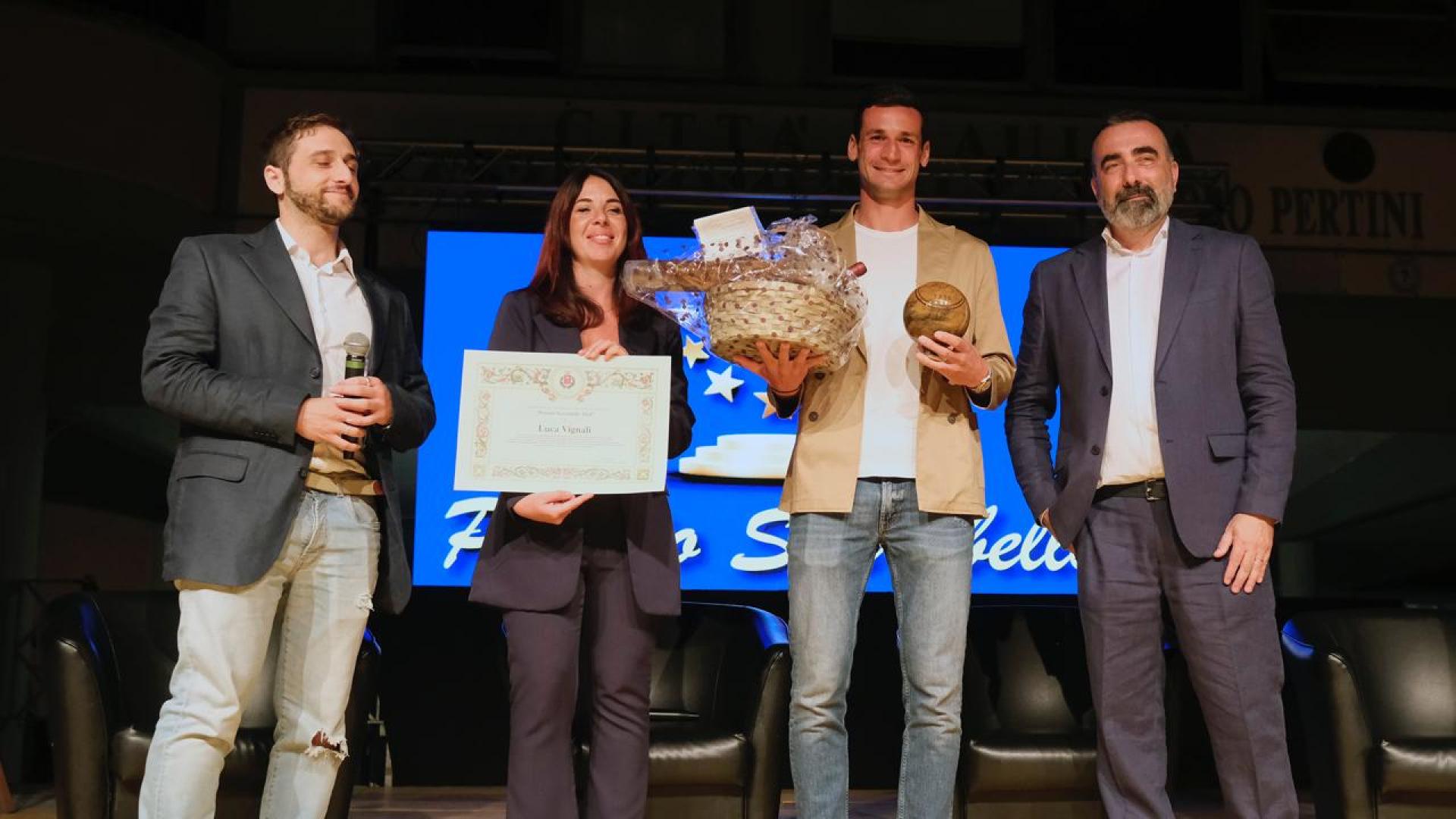 Premio Scarabello: premiato l'aquilotto Luca Vignali