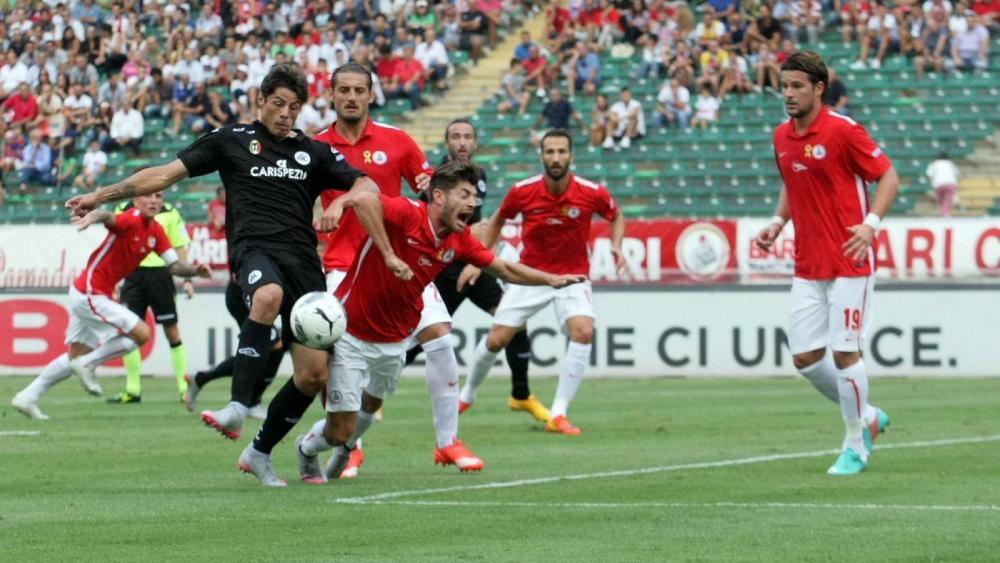 Serie B ConTe.it: festa Salernitana nel derby. Poker del Livorno sul Pescara