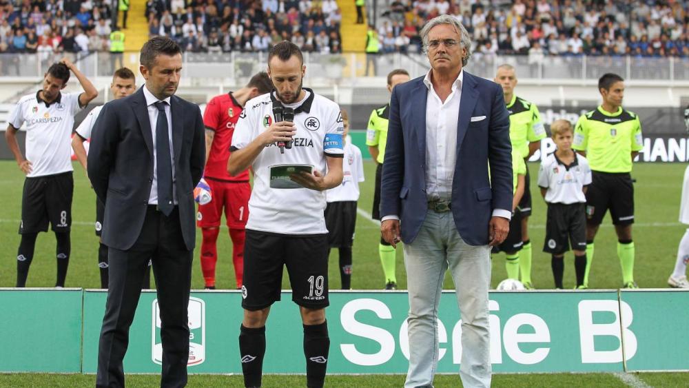 [+] Terzi legge il giuramento affiancato dal presidente Grazzini e mister Bjelica