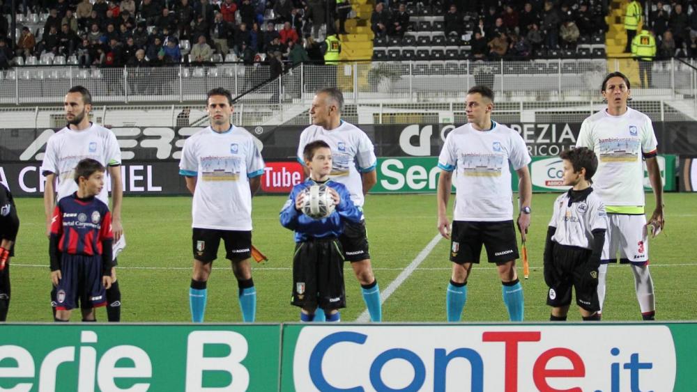 [+] Squadre a centrocampo