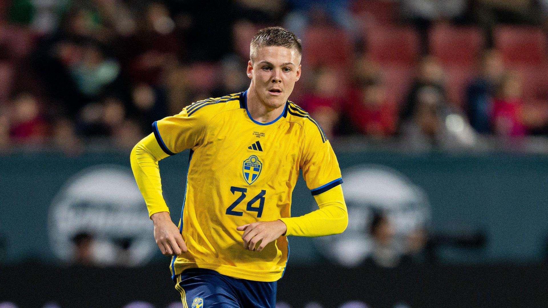 National teams: debut for Holm, on the pitch Hristov, Beck and Ellertsson