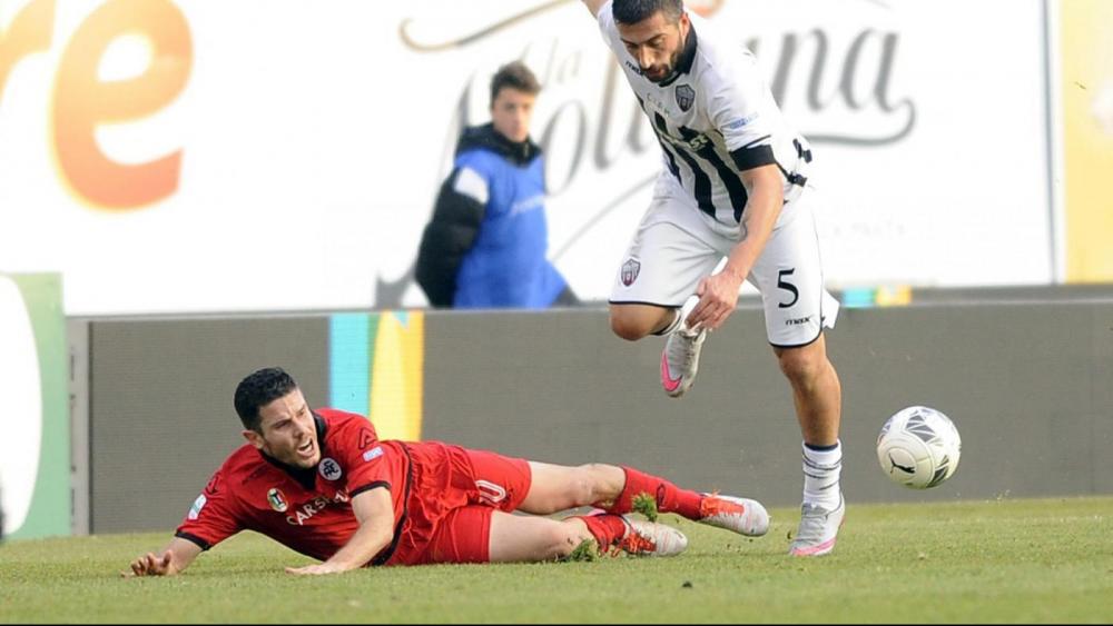 Serie B ConTe.it: Cagliari e Crotone allungano sulle inseguitrici