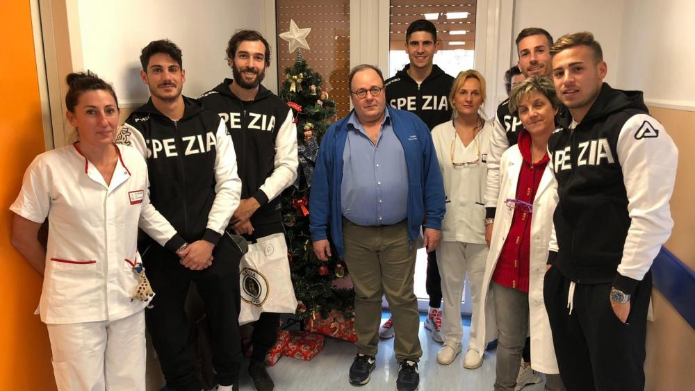 Natale in casa Spezia: le Aquile in visita al reparto di pediatria